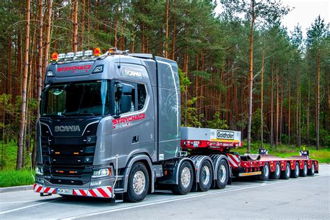 Thematic photo of a Scania 8x4 V8 semi-truck in heavy transport