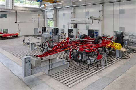 Wnętrze centrum testów maszyn rolniczych Pöttinger