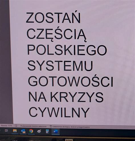 Zdjęcie ładowacza Skrzat T-308/1 w pracy, pokazujące jego gabaryty i zasięg