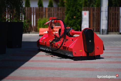 Schemat budowy kosiarki bijakowej z hydraulicznym przesuwem