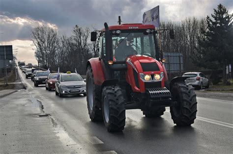 ciągnik rolniczy na drodze publicznej