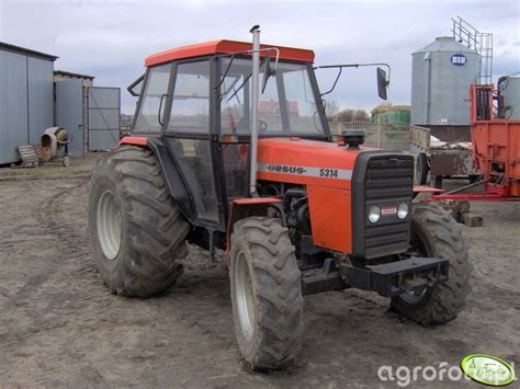 Zdjęcie ciągnika Ursus 5314 w pracy