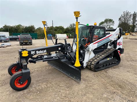 Ładowarka Bobcat T86 z mulczerem FRC 200XT w akcji