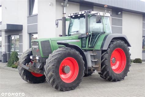 Zdjęcie ciągnika Fendt Favorit 822 pracującego w polu