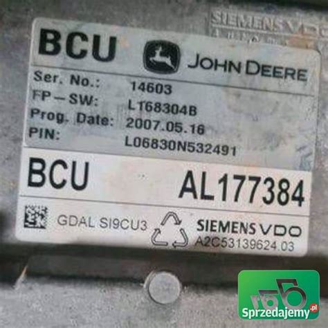 zdjęcie tabliczki znamionowej ciągnika John Deere z numerem VIN