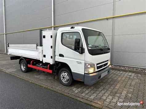 Mitsubishi Canter wywrotka w akcji na placu budowy