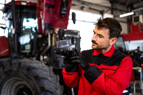 Lokalizacja przekaźników głównych w maszynach New Holland