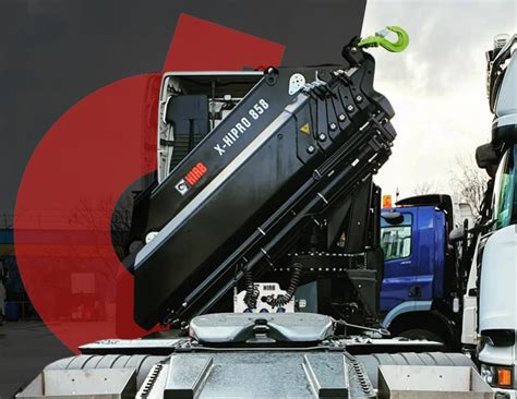 Tematyczne zdjęcie żurawia HIAB X-HiPro 858 w akcji