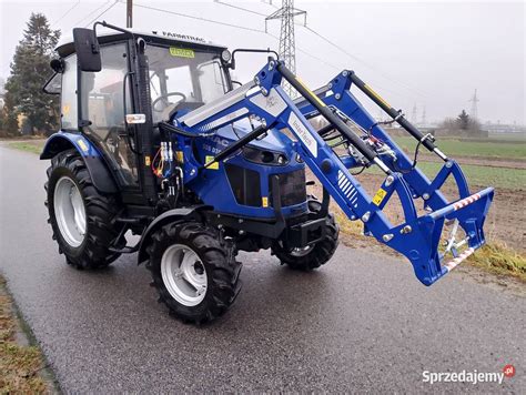 Zdjęcie ciągnika Farmtrac 555 DTC V w akcji