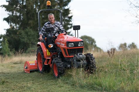 Historyczne zdjęcie prototypu ciągnika Kubota T-15.