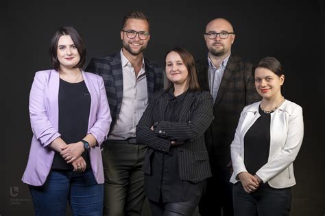 Zdjęcie grupowe różnych modeli glebogryzarek Hitachi