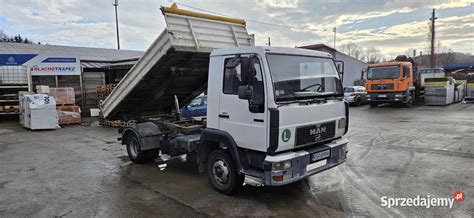 Zdjęcie wywrotki MAN LE 8.180C z podniesioną paką