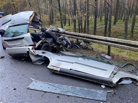 zdjęcie wraku traktorka po zderzeniu