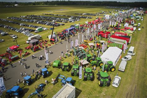 Zdjęcie ciągnika Kraft 20C4PU/PS na wystawie Zielone Agro Show