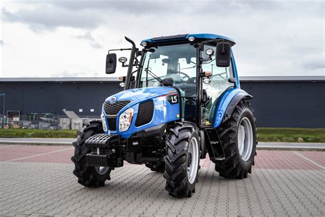 Wnętrze kabiny LS Tractor MT5 z fotelem Grammer i ergonomicznym panelem sterowania