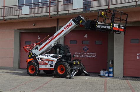 Bobcat T40.180SLP ładowarka teleskopowa w barwach OSP Gąbin