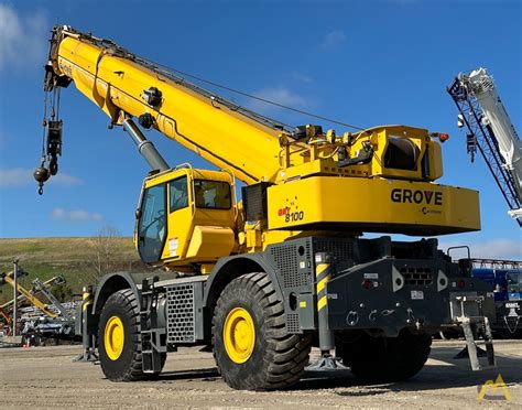 Zdjęcie żurawia Grove GRT8100 podczas operacji podnoszenia