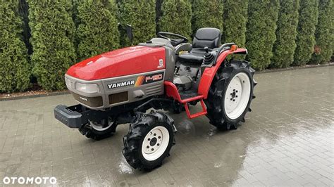 Zdjecie mini ciągnika Yanmar F180 w akcji na polu