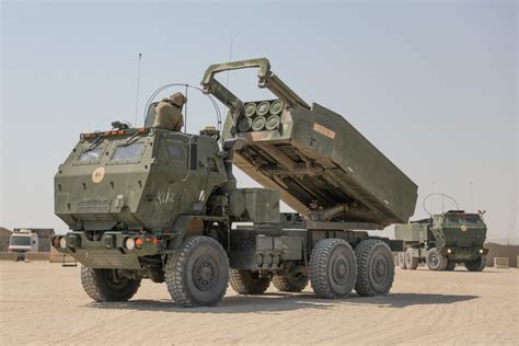 Wieloprowadnicowy system rakietowy M142 HIMARS na podwoziu FMTV
