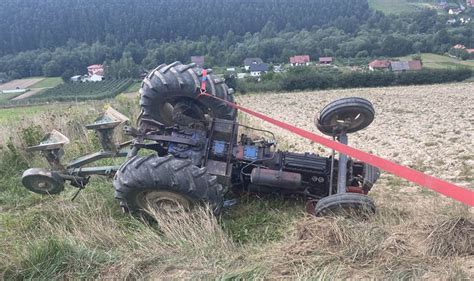 Mini traktor Yanmar podczas prac polowych
