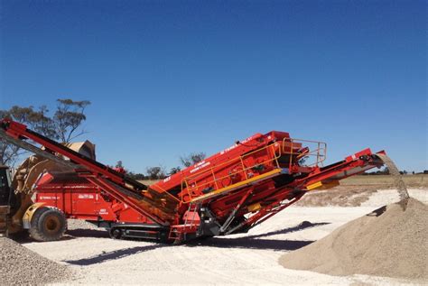 Thematic photo of Terex Finlay 683 operating on a construction site or quarry