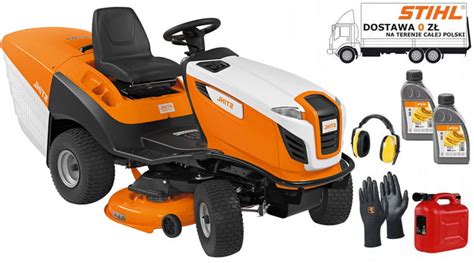 Traktorek ogrodowy Stihl z przyczepioną zamiatarką (ilustracja)