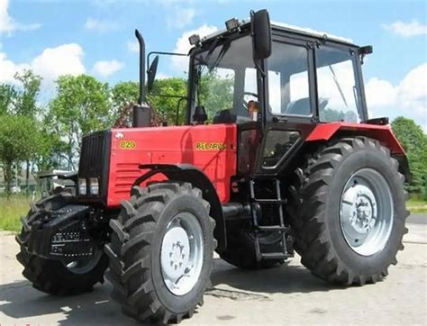 zdjęcie ciągnika Belarus 820 w pracy
