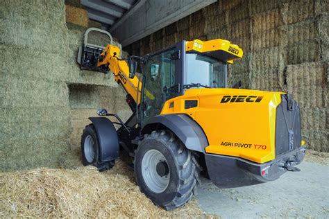 Zdjęcie ładowarki Dieci Full Hybrid w charakterystycznych barwach