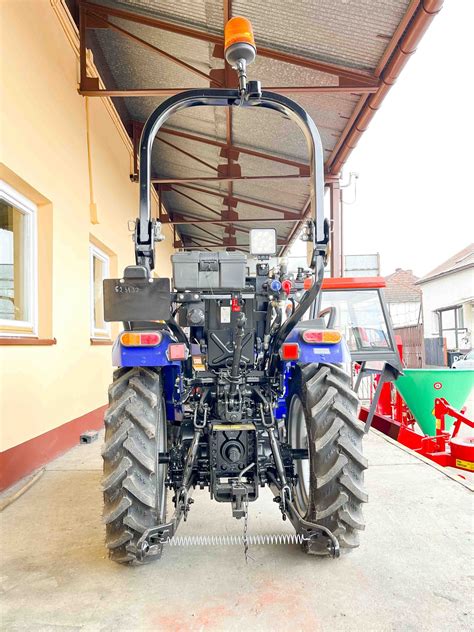 zdjęcie ciągnika CROPILOTS 120HP 4WD w pracy