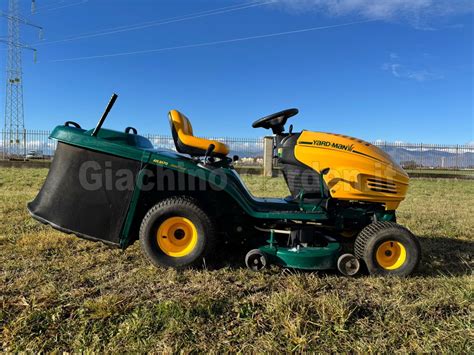 Zdjęcie: Traktor ogrodowy Yard-Man AN 5170 podczas pracy