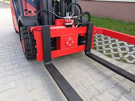 Porównanie konstrukcji i funkcji wózka widłowego i ciągnika terminalowego