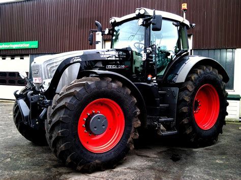 Ciągnik Fendt 939 Vario Black Beauty z podwójnymi kołami
