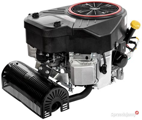 silnik spalinowy kosiarki traktorka z widocznymi filtrami i gaźnikiem