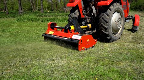 Kosiarka bijakowa GEOGRASS podłączona do ciągnika