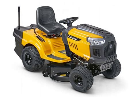 Traktorek ogrodowy Cub Cadet LT1 NR92 z koszem na trawę w akcji