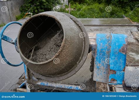 Thematic photo of a 150-liter concrete mixer on a construction site