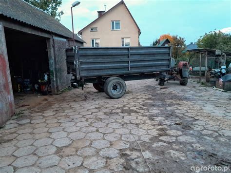 Zdjęcie historycznego pojazdu SAM, np. przyczepa z Syreny