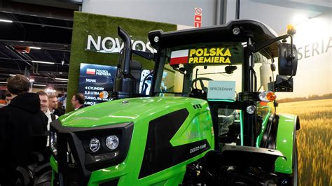 Inforgrafika porównująca kluczowe parametry techniczne nowych ciągników 60 KM