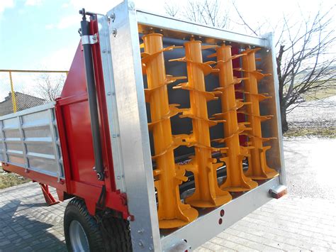 Schemat porównujący adaptery pionowe i poziome w rozrzutnikach obornika