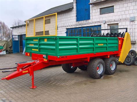 Porównanie wizualne rozrzutnika jednoosiowego i dwuosiowego (tandem)