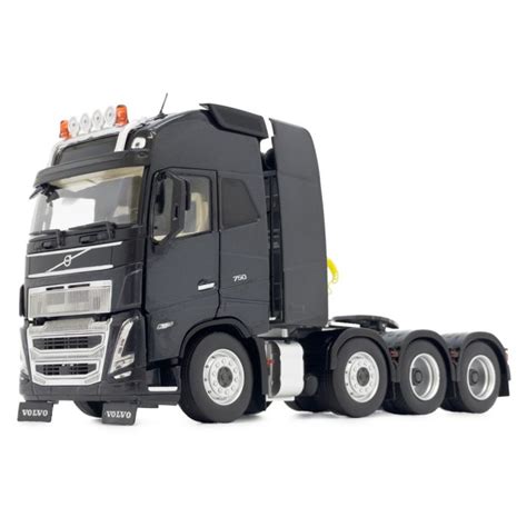 Zdjęcie ciągnika siodłowego Volvo FH w kolorze czarny mat