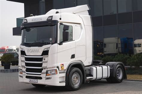 Zdjęcie kolekcjonerskiego modelu Scania R500 4x2 biała z naczepą