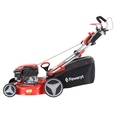Zdjęcie kosiarki Faworyt RGK1300 w akcji