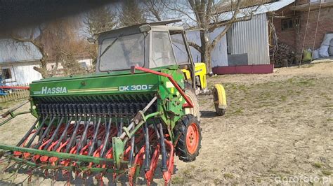 Zdjęcie siewnika Hassia DK 300 na polu podczas pracy
