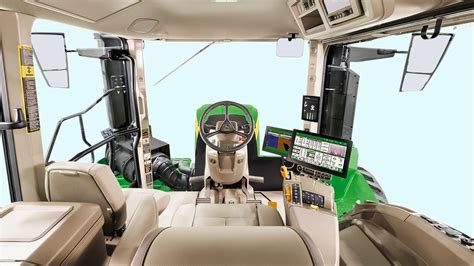 Wnętrze kabiny ciągnika John Deere z podłokietnikiem CommandArm i monitorem