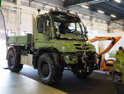 rolniczy Unimog podczas targów Agritechnica 2023
