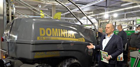 komputer sadowniczy Dominiak w kabinie ciągnika