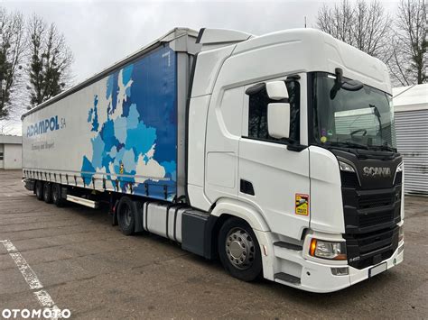 Scania R-series z naczepą typu mega (low deck)