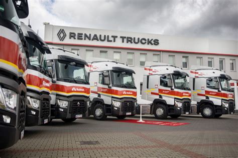 Zilustrowana ewolucja ciągników Renault, z wyróżnieniem modelu 70-34 PA
