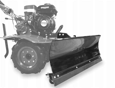 Zdjęcie przedstawiające kilka różnych modeli glebogryzarek Agroma o zróżnicowanej szerokości roboczej.